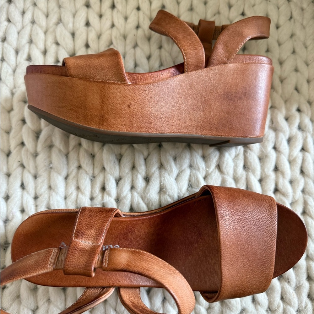 Women's Antelope Brown/Caramel Platform Sandals. Size 39.